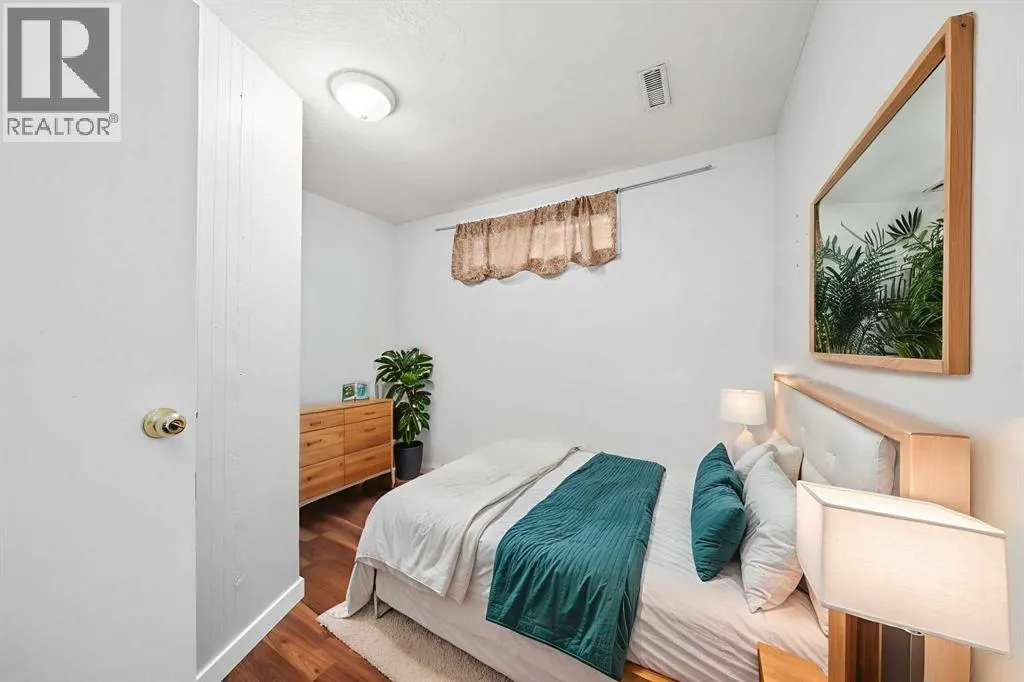 24 Riverside Crescent SE