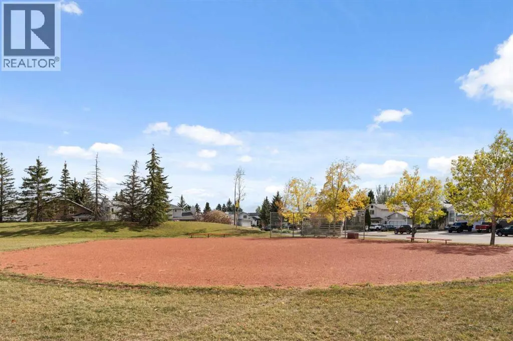 24 Riverside Crescent SE