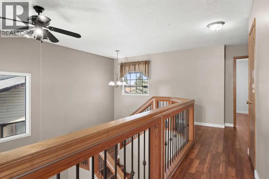 24 Riverside Crescent SE