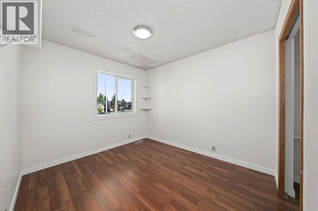 24 Riverside Crescent SE