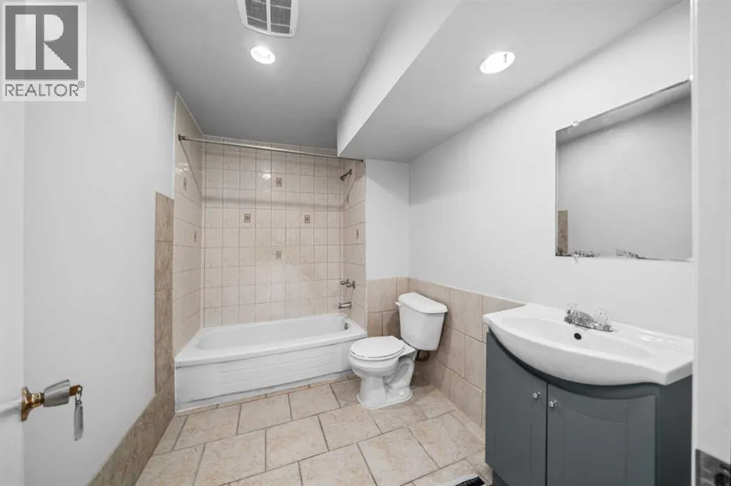 24 Riverside Crescent SE