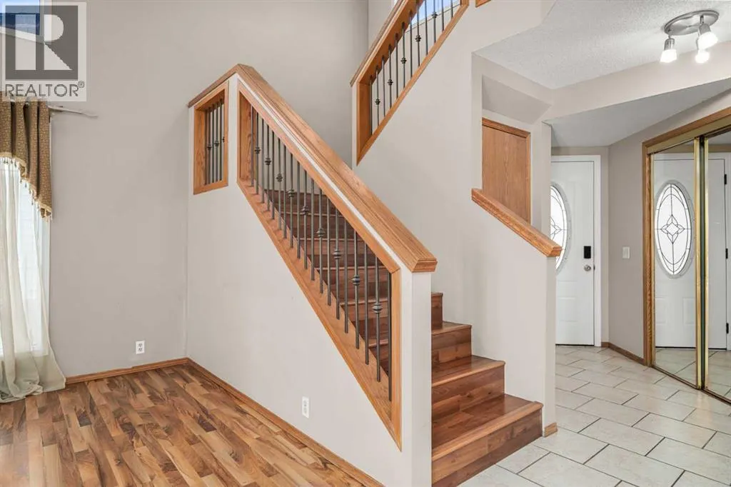 24 Riverside Crescent SE