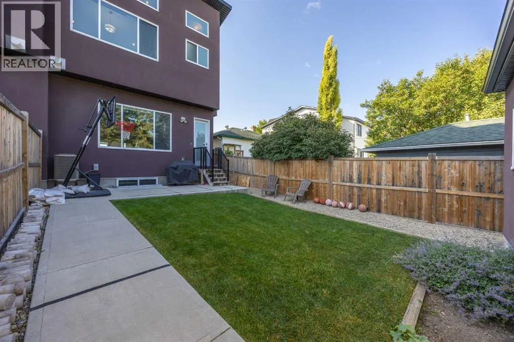 1906 22 Avenue NW
