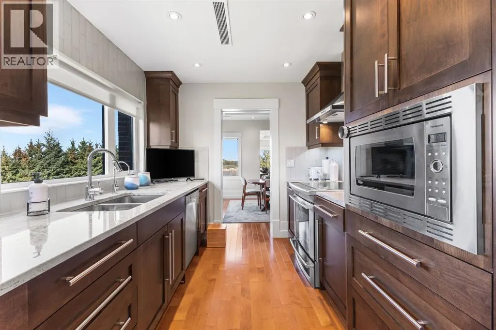 4N, 222 Eagle Ridge Drive SW