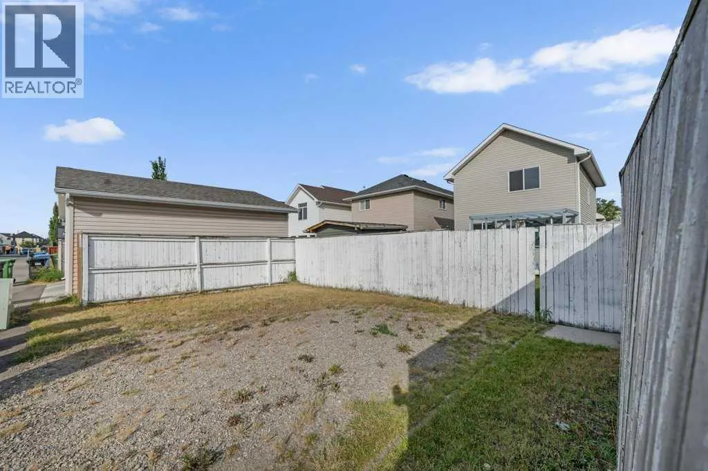 204 Tarington Close NE