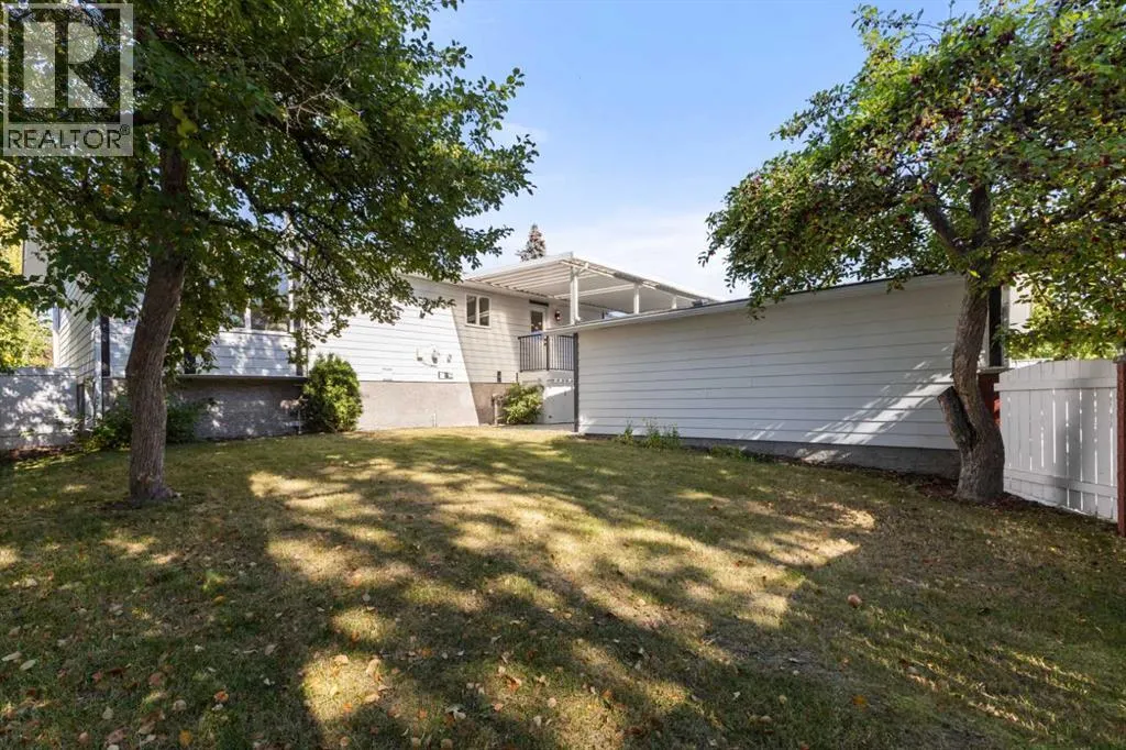 10616 Mapleglen Crescent SE
