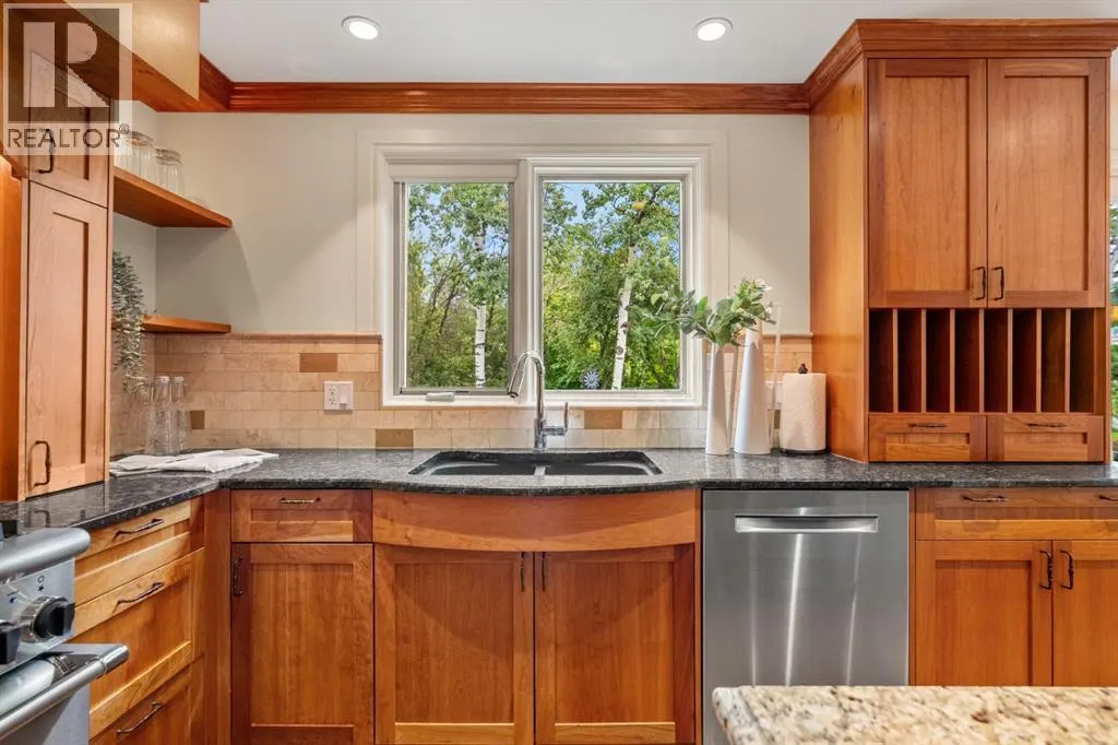36 Baycrest Place SW