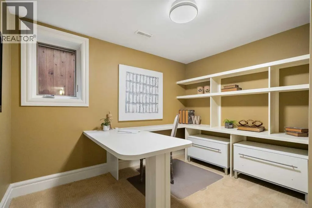 36 Baycrest Place SW