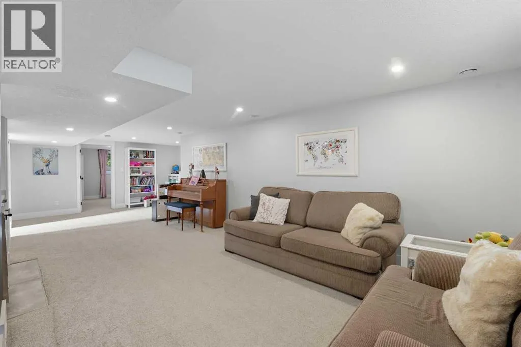 7 Roselake Street NW