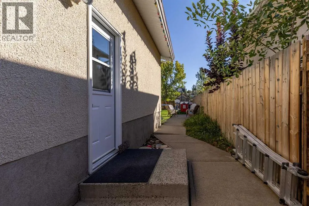 67 Laval Boulevard W