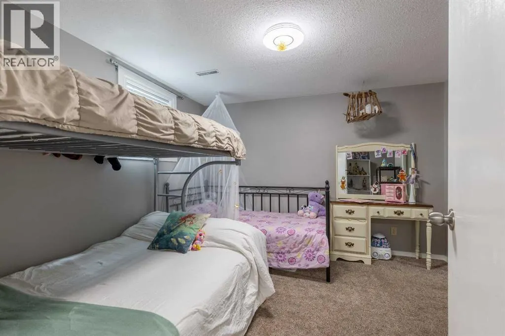 67 Laval Boulevard W