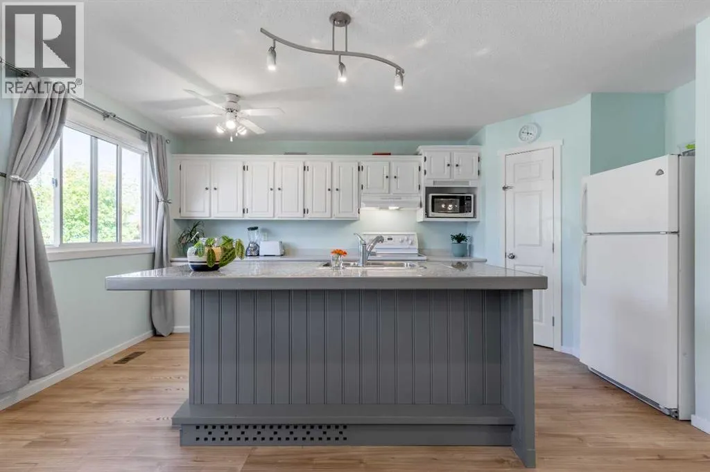 67 Laval Boulevard W