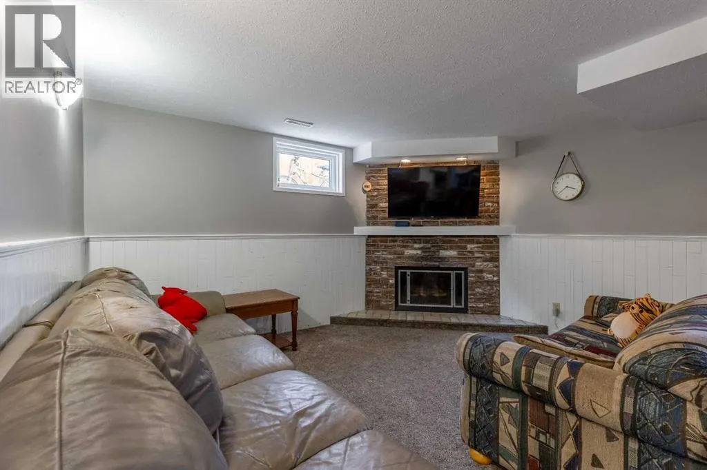 67 Laval Boulevard W