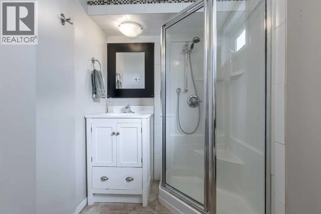 67 Laval Boulevard W