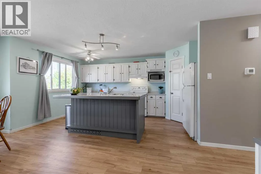 67 Laval Boulevard W