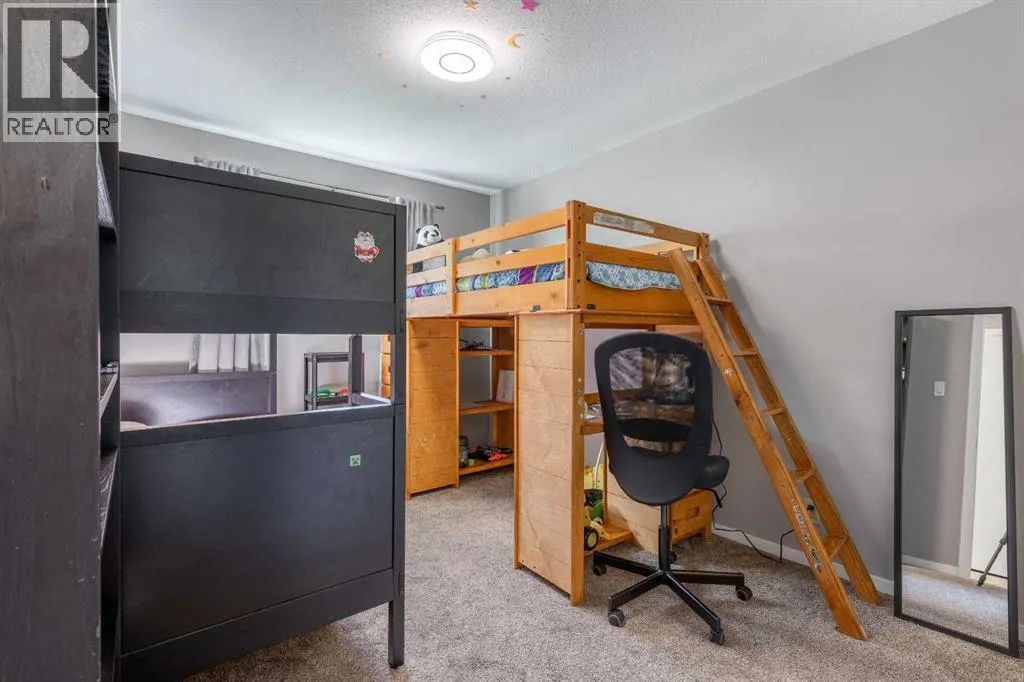67 Laval Boulevard W