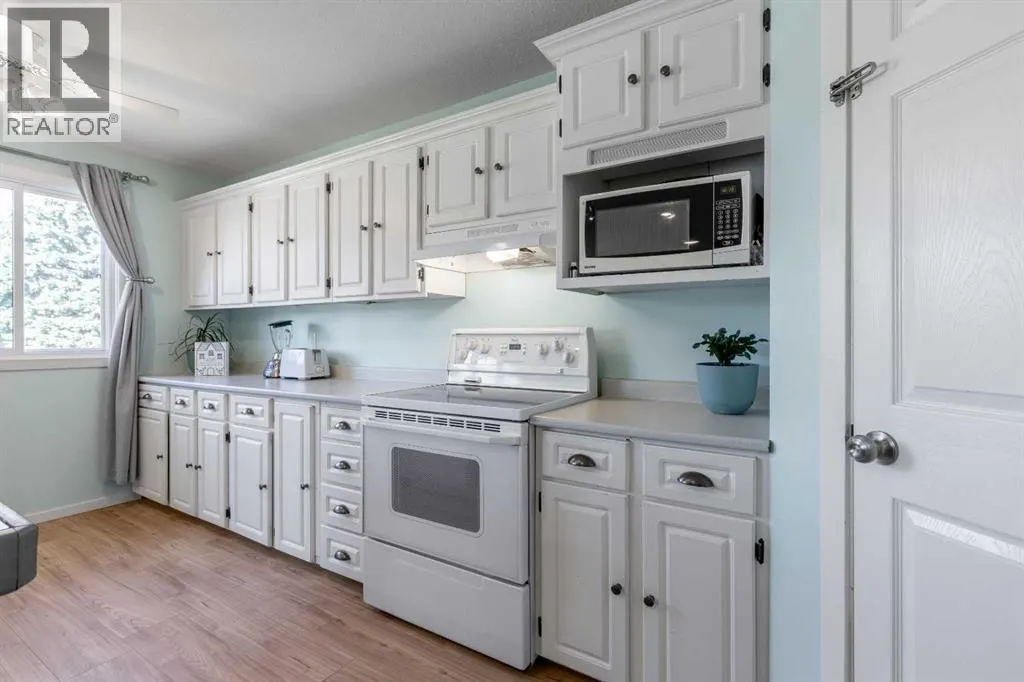67 Laval Boulevard W
