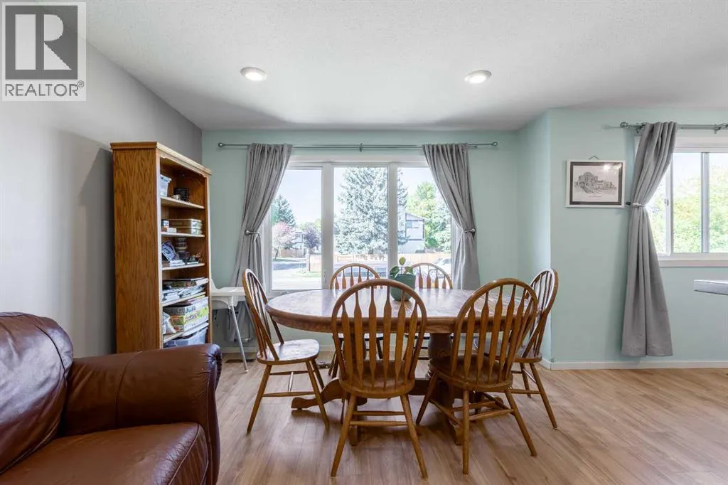 67 Laval Boulevard W