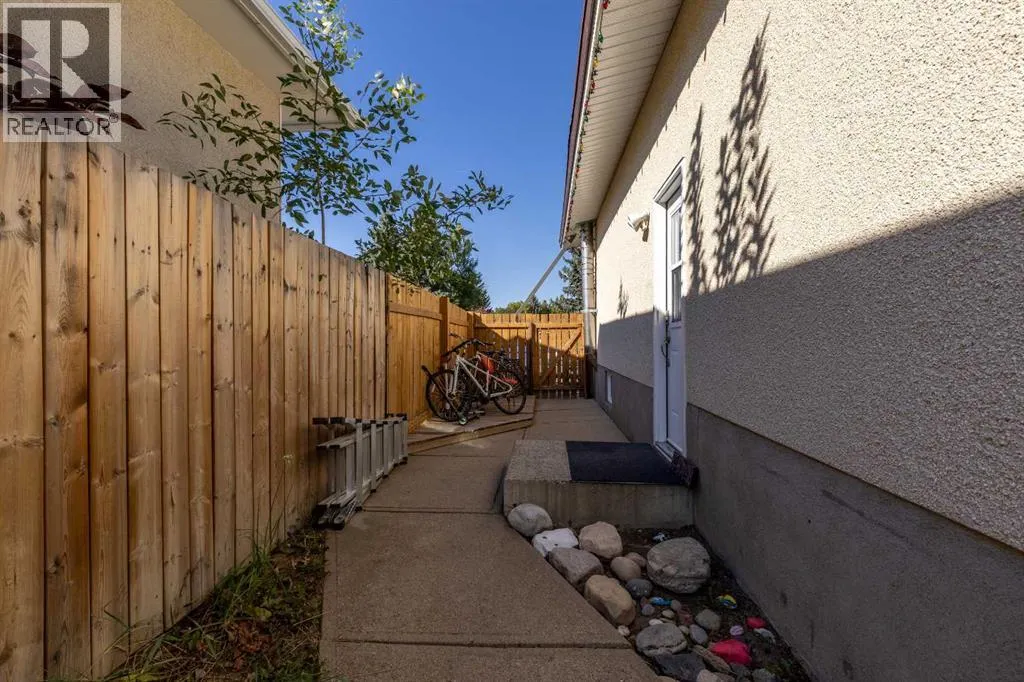 67 Laval Boulevard W