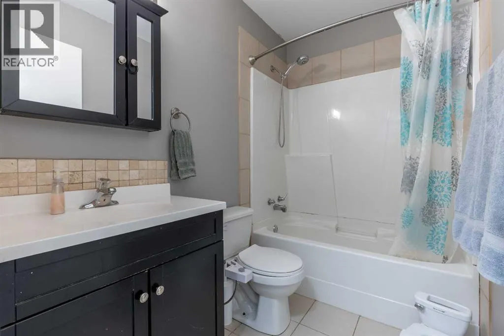 67 Laval Boulevard W
