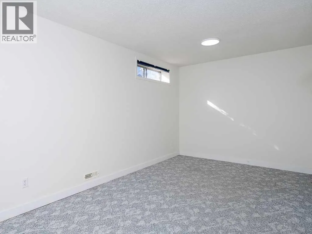 100 Catalina Circle NE