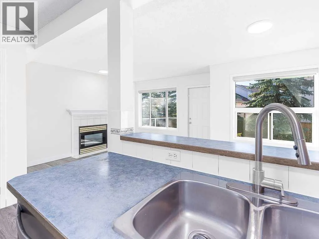100 Catalina Circle NE