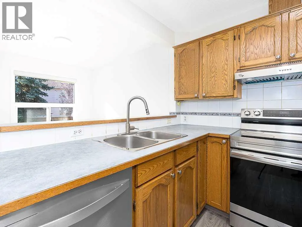 100 Catalina Circle NE