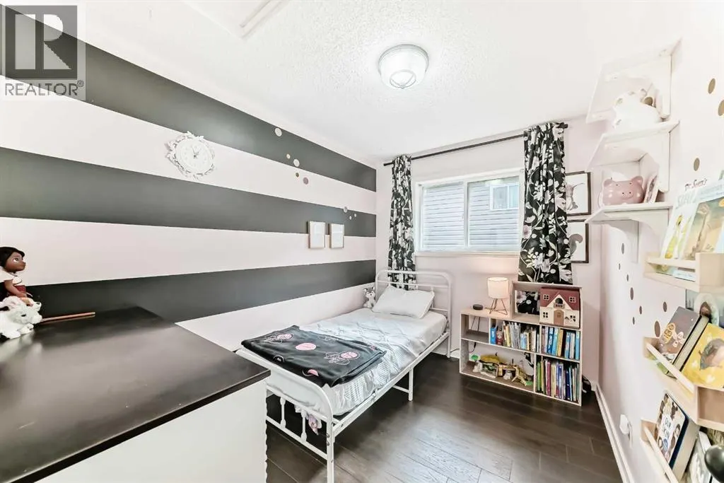 12 Taraglen Road NE