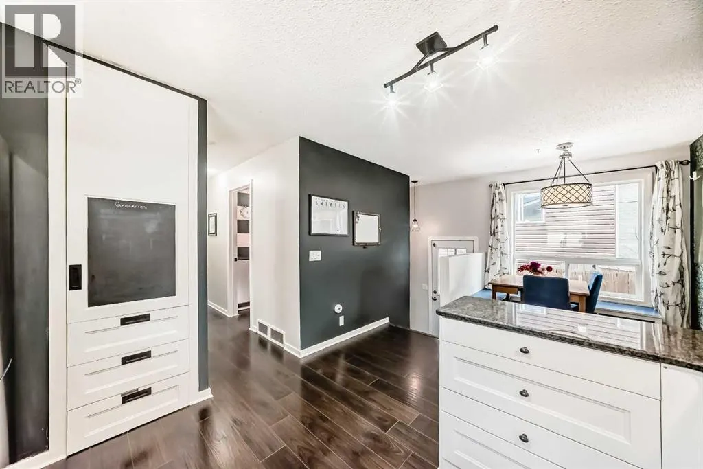 12 Taraglen Road NE