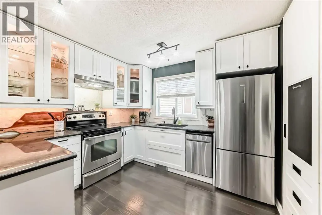 12 Taraglen Road NE