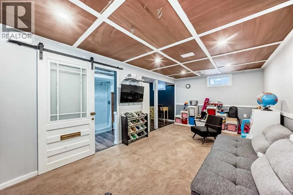 12 Taraglen Road NE