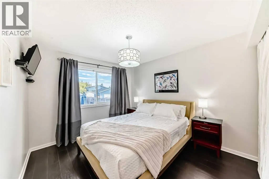 12 Taraglen Road NE