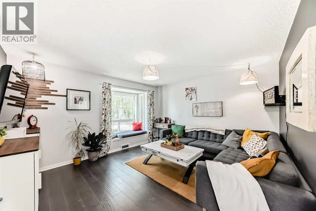 12 Taraglen Road NE