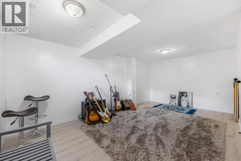 62 Fonda Crescent SE