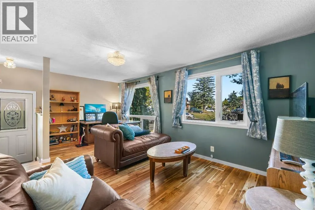 62 Fonda Crescent SE