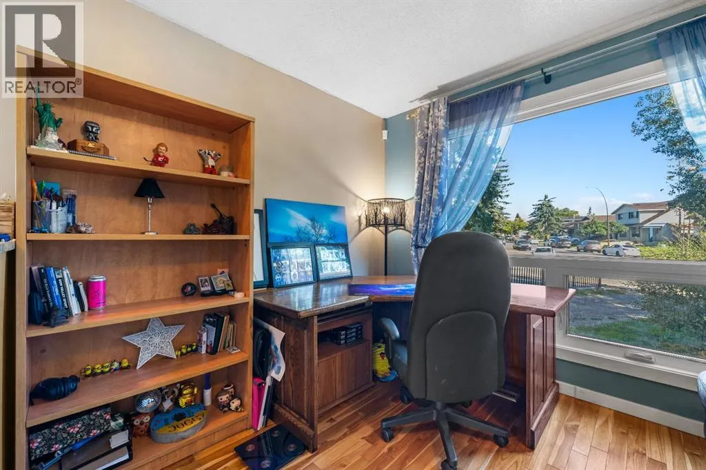 62 Fonda Crescent SE