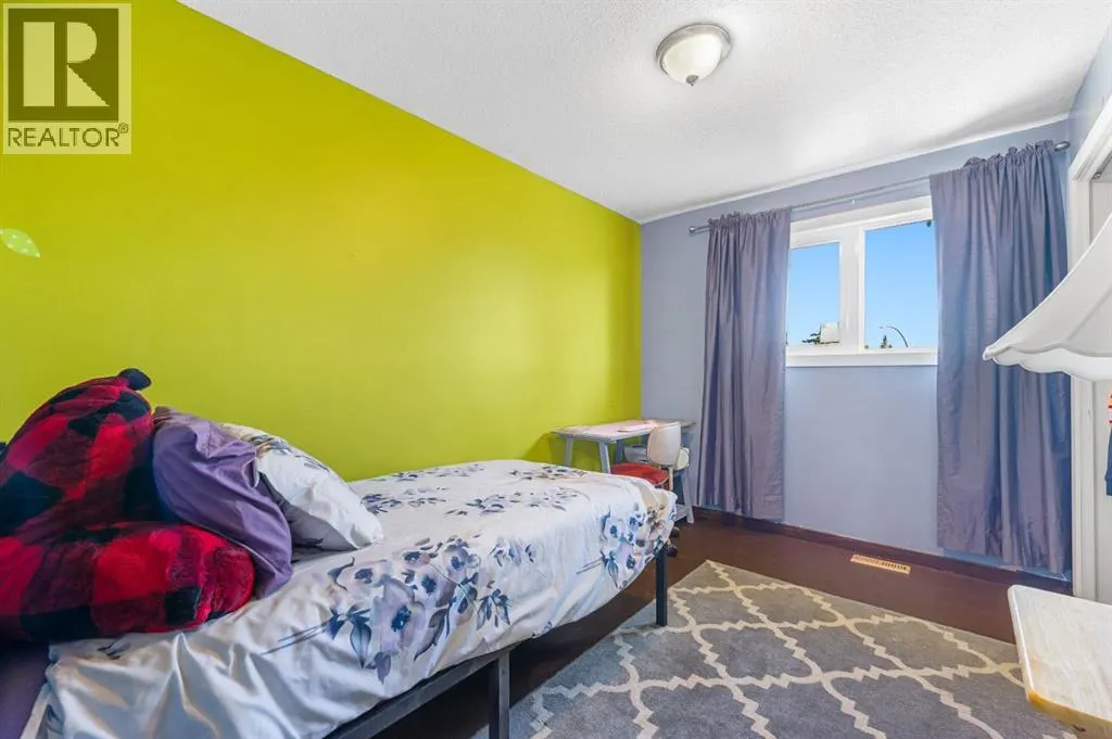 62 Fonda Crescent SE