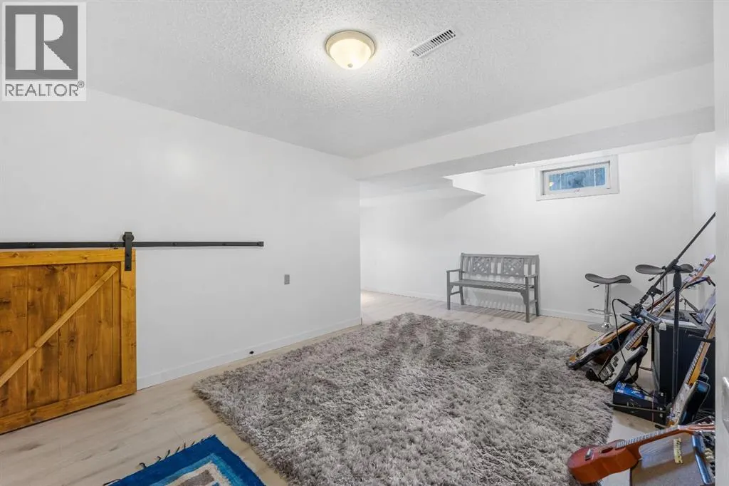 62 Fonda Crescent SE