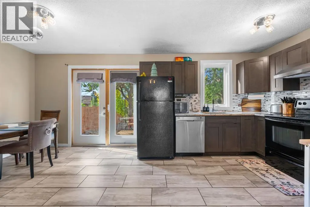 62 Fonda Crescent SE