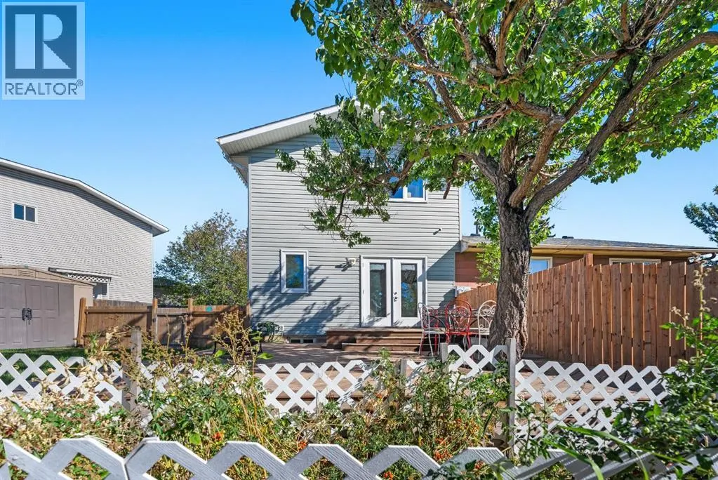 62 Fonda Crescent SE