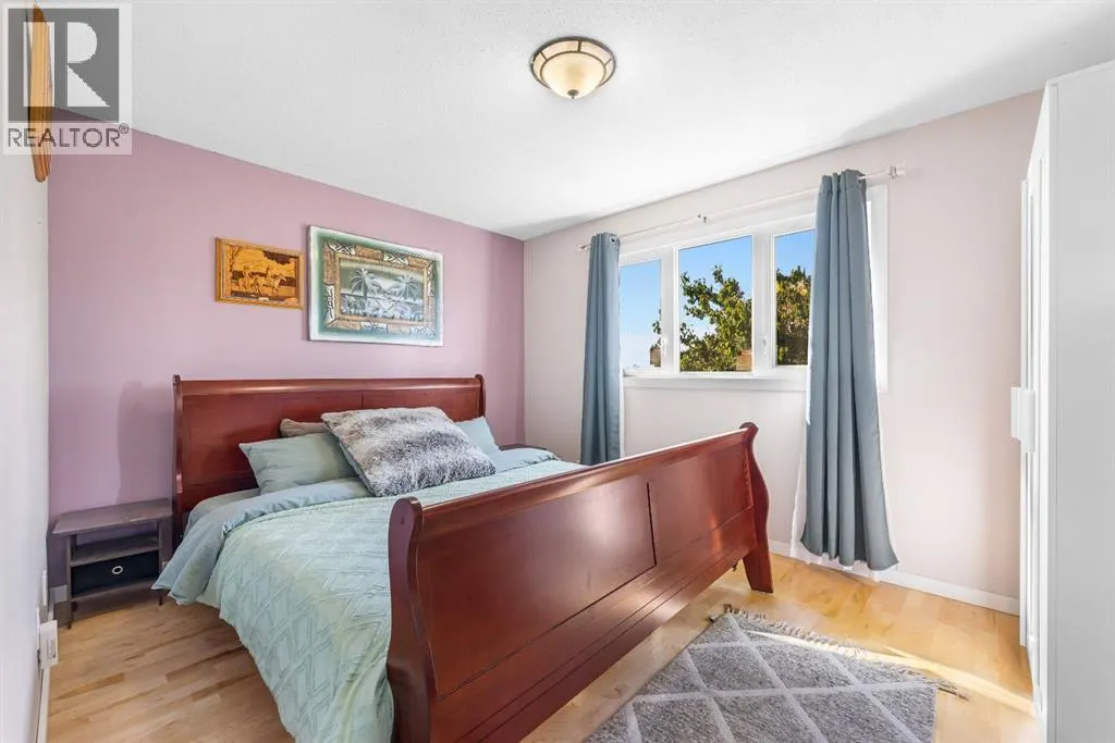 62 Fonda Crescent SE