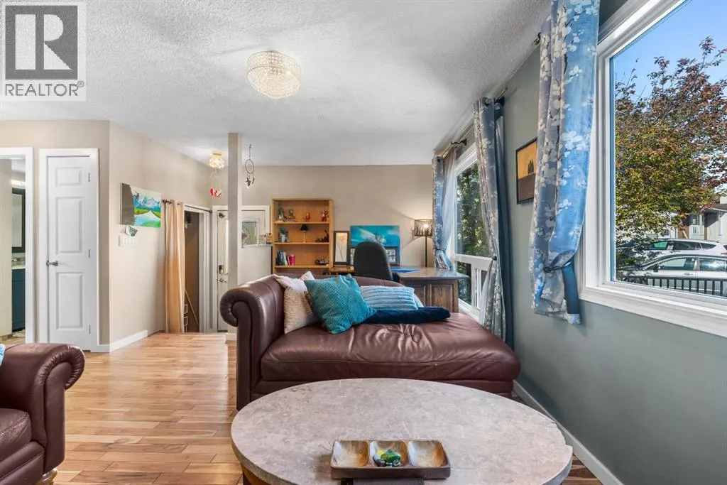62 Fonda Crescent SE