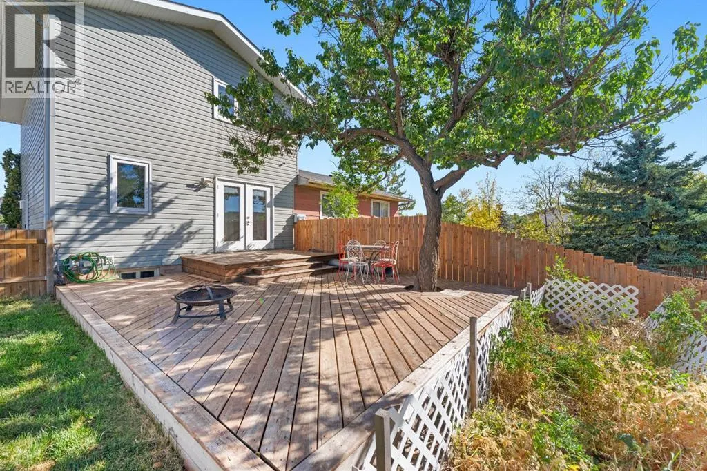 62 Fonda Crescent SE