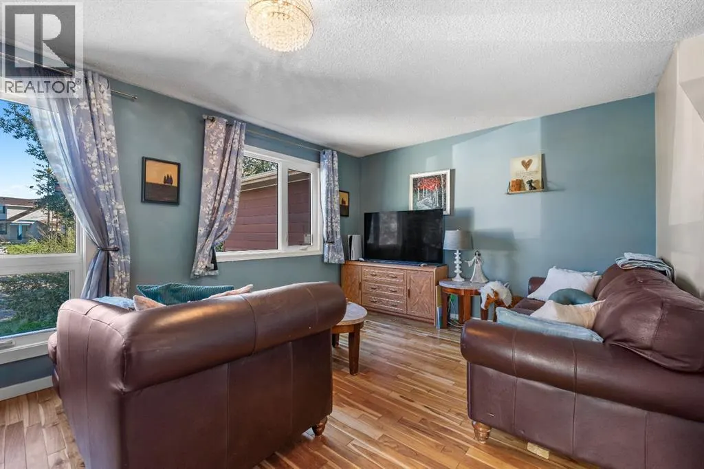 62 Fonda Crescent SE