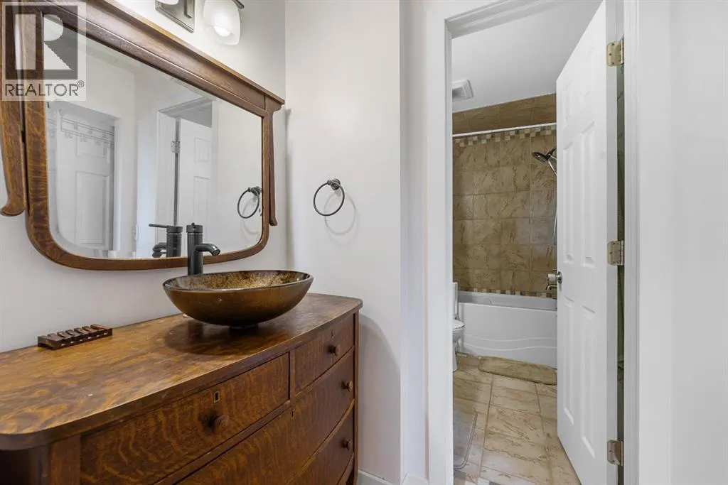62 Fonda Crescent SE