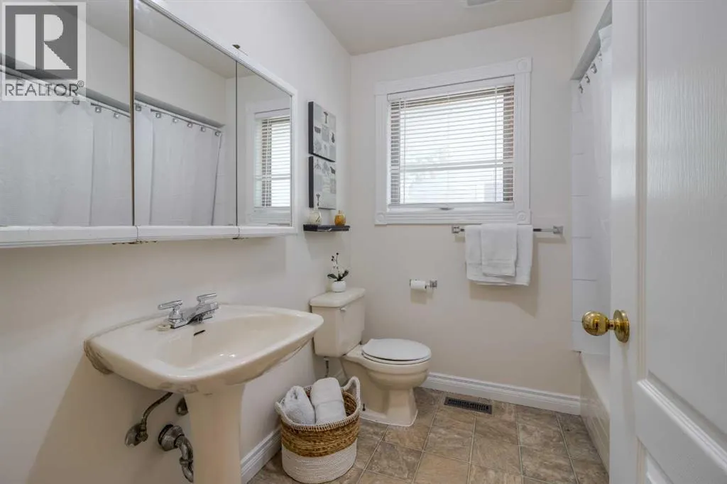 654 Columbia Boulevard W