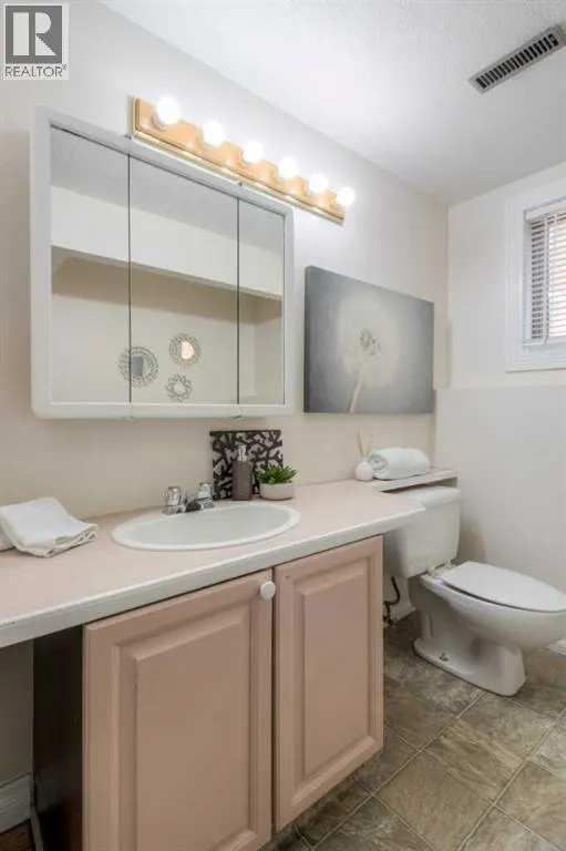 654 Columbia Boulevard W