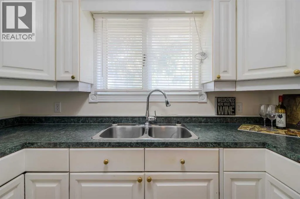 654 Columbia Boulevard W
