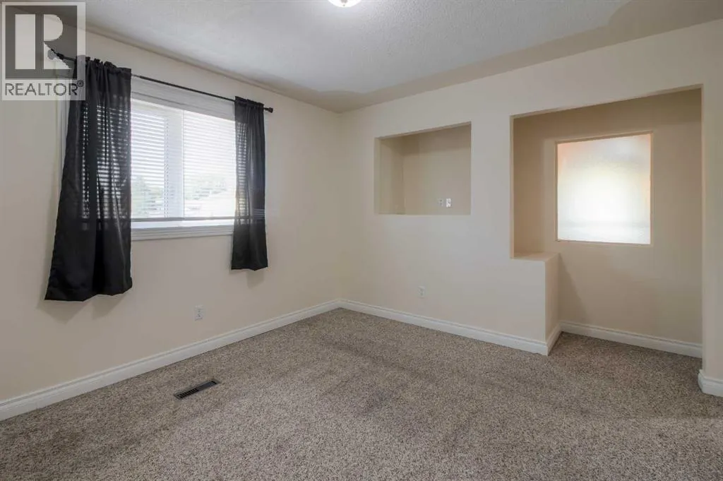 654 Columbia Boulevard W