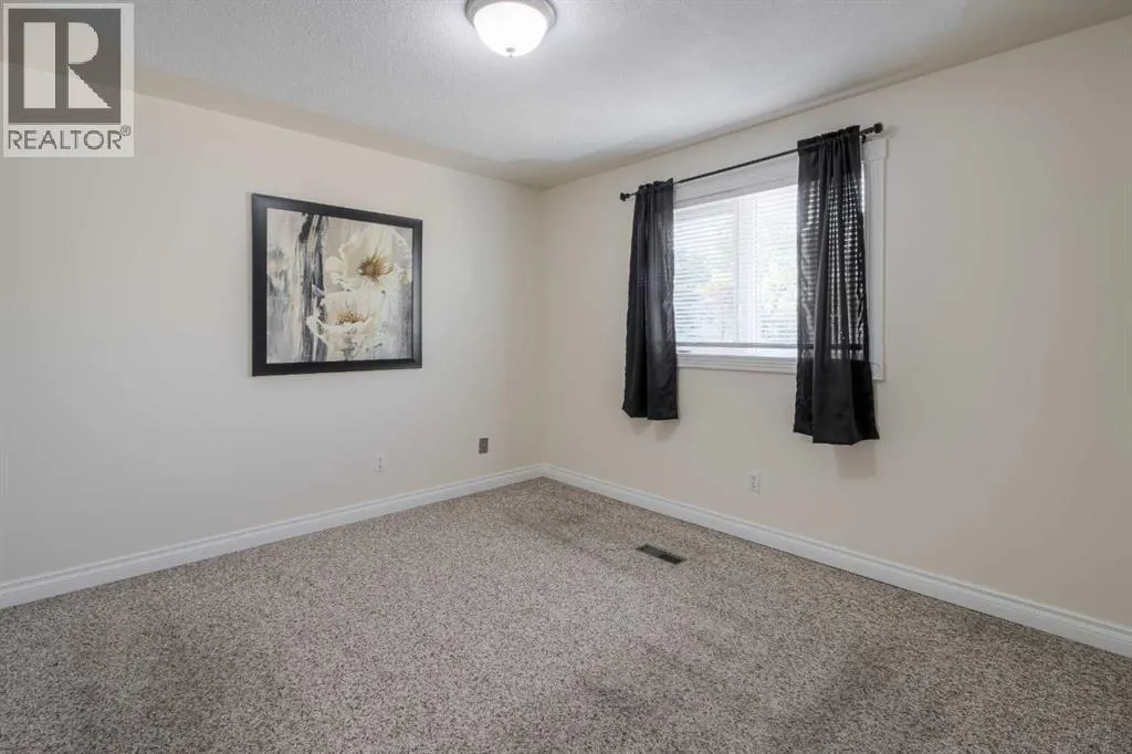 654 Columbia Boulevard W
